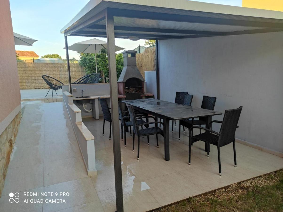 Flora Relax House, Free Parking Villa Peroj Exterior photo