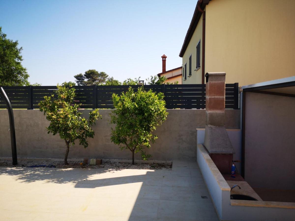 Flora Relax House, Free Parking Villa Peroj Exterior photo
