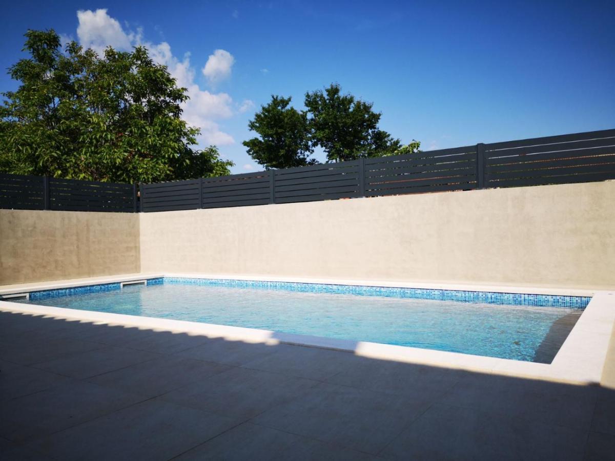 Flora Relax House, Free Parking Villa Peroj Exterior photo